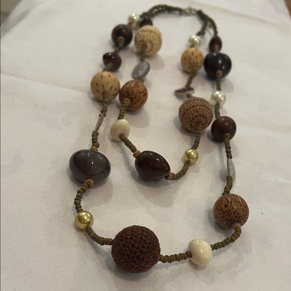 Elegant Brown and Cream Beaded Necklace